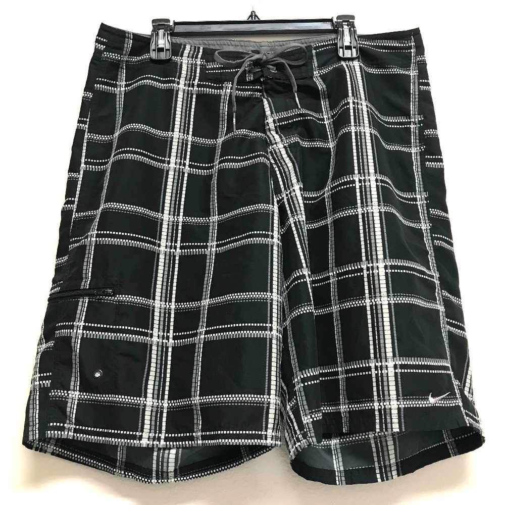Nike Sz XL 36 Swimming Trunks Board Shorts Athleisure Beach Drawstring Black Wht
